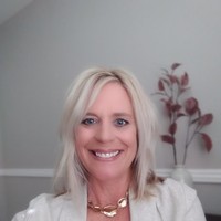 Notary Public in Corona, California 92882, Marlene Nixon