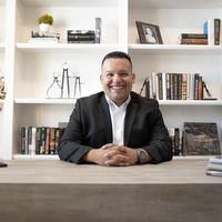 Notary Public in Dallas, Texas 75201, Roberto Navarro