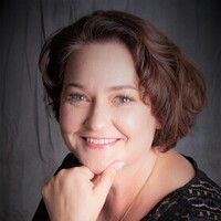 Notary Public in Fairfield, California 94534, Julie Henderson