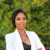 Notary Public in Phoenix, Arizona 85032, Andrea Rodrigues