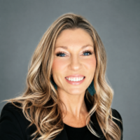 Notary Public in Exeter, California 93221, Nichole Holder 