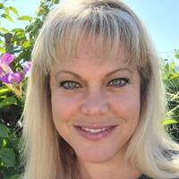 Notary Public in Fallbrook, California 92028, Michelle Breeden