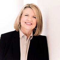 Notary Public in Mustang, Oklahoma 73064, Stephanie Neugebauer