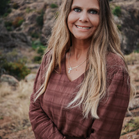 Notary Public in Midwest City, Oklahoma 73110, Crystal Stone