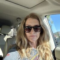 Notary Public in Thousand Oaks, California 91320, Heather Rhoades 