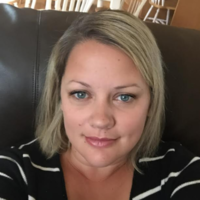 Notary Public in Sumner, Washington 98390, Caren Yanez